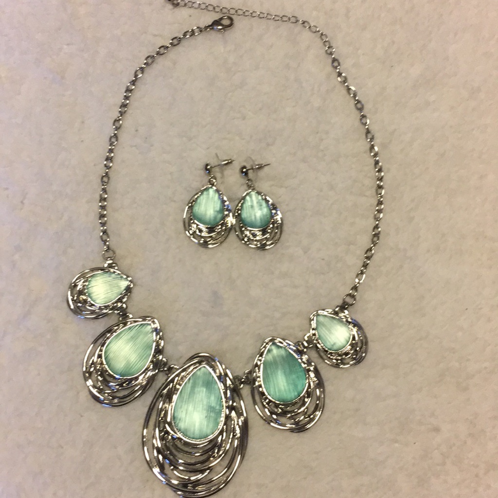 Statement Neck/ Earring Set
